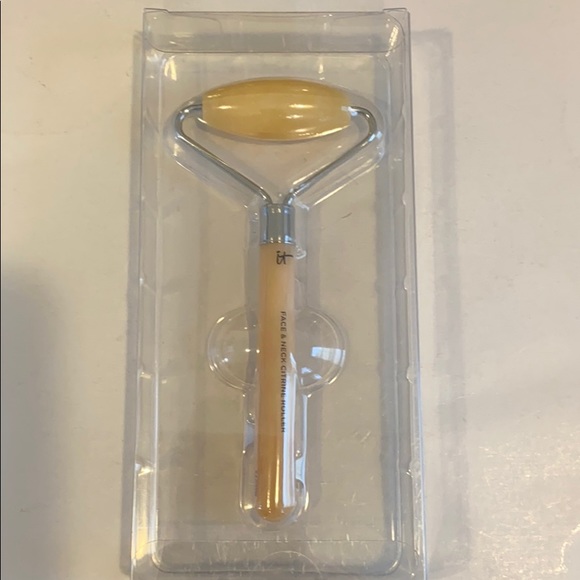 IT COSMETICS Heavenly Luxe Face & Neck Roller $36 - Picture 4 of 6